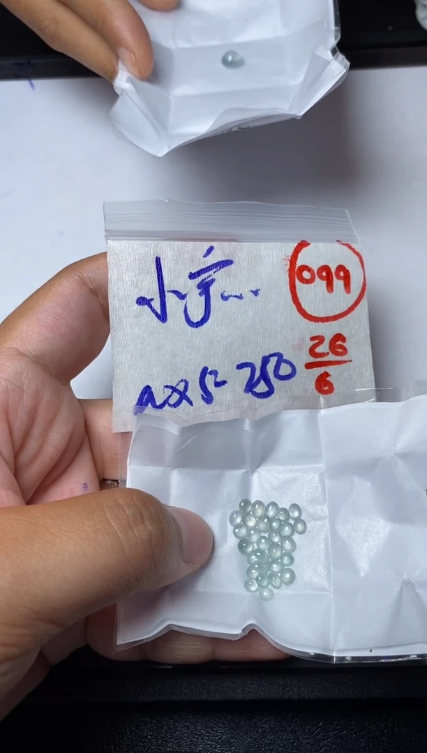 定制翡翠未镶嵌小**?缅甸天然翡翠A货99