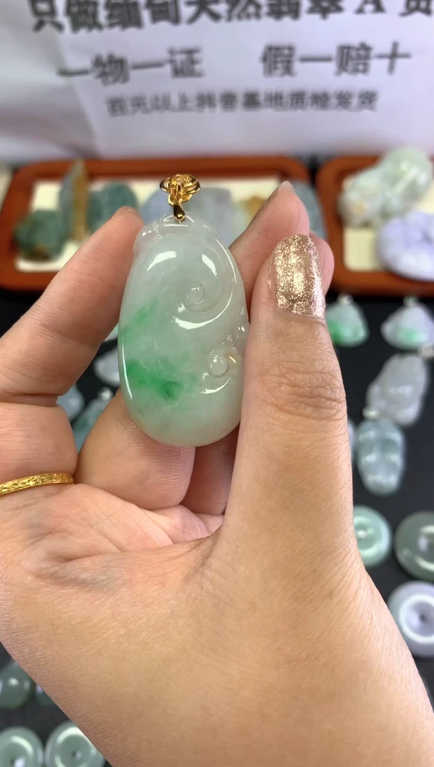 翡翠未镶嵌颈饰1