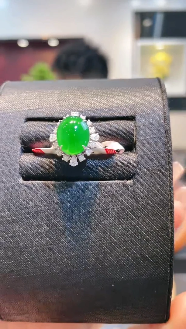 【闪购商品】翡翠颈饰18K金镶嵌A26天然A货翡翠戒指