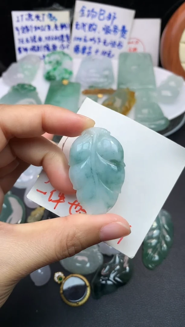 颈饰未镶嵌翡翠吊坠