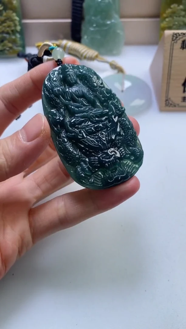 颈饰未镶嵌翡翠