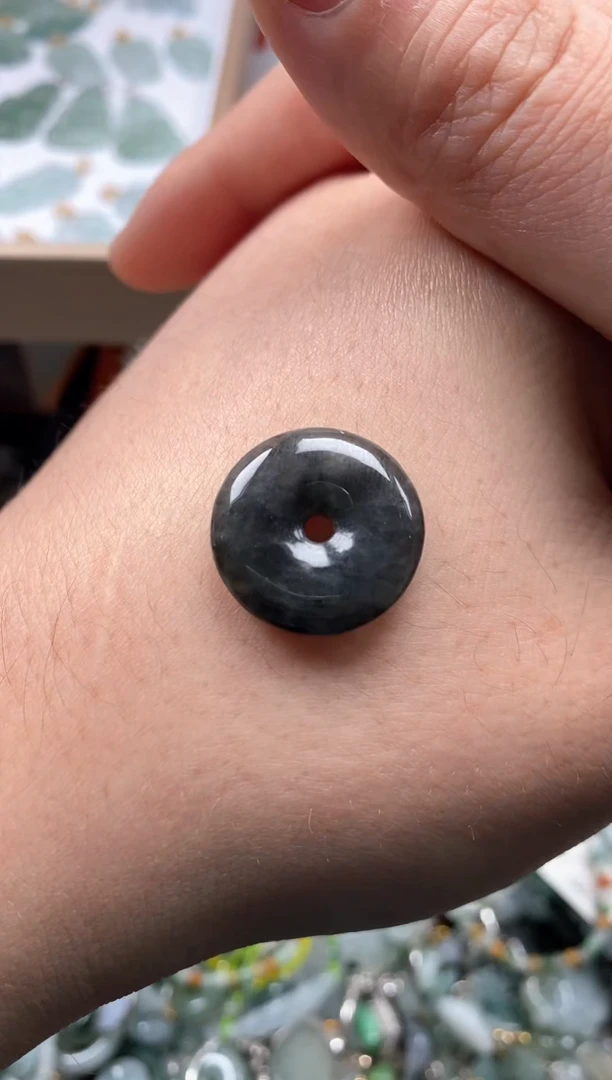 【闪购商品】翡翠颈饰未镶嵌哥哥