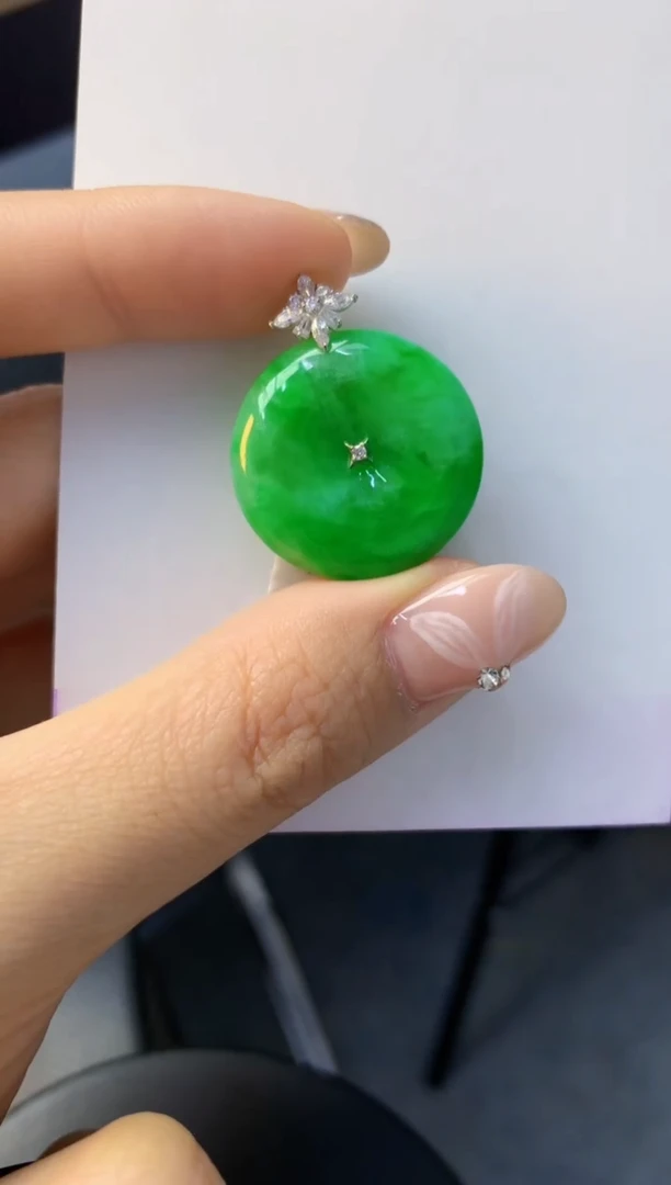 颈饰18K金镶嵌翡翠天然缅甸a货翡翠百元以上9元证书费自理