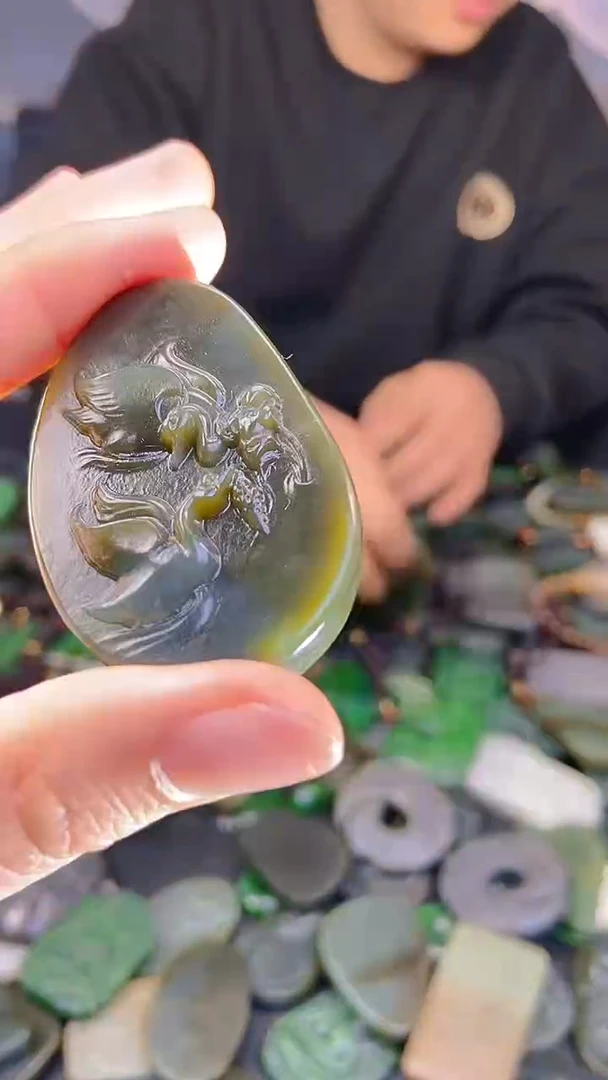 颈饰未镶嵌和田玉1