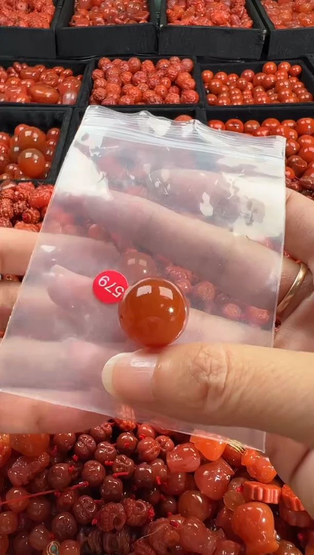 南红玛瑙未镶嵌颈饰1