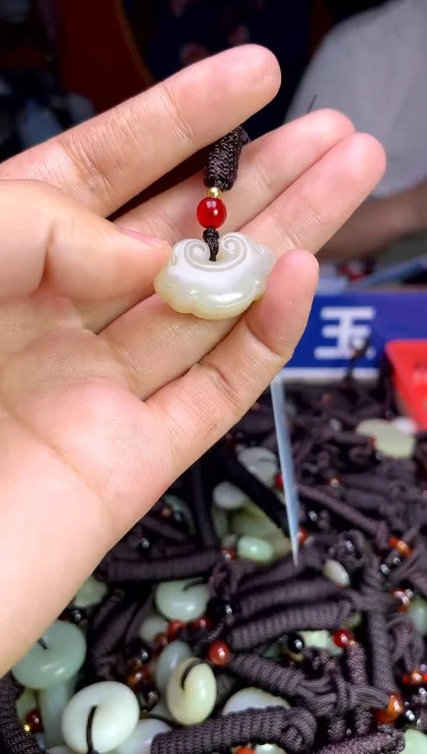 未镶嵌和田玉挂件1