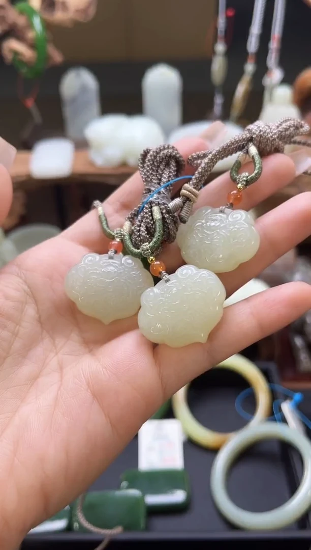 【闪购商品】和田玉吊坠未镶嵌青海白玉如意锁 多样性发一