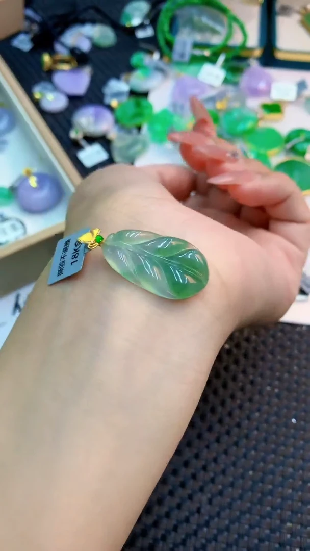翡翠18K金镶嵌吊坠(不含链)1