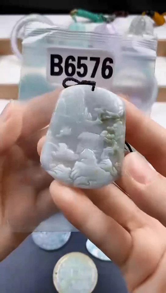 颈饰未镶嵌翡翠天然翡翠吊坠挂件