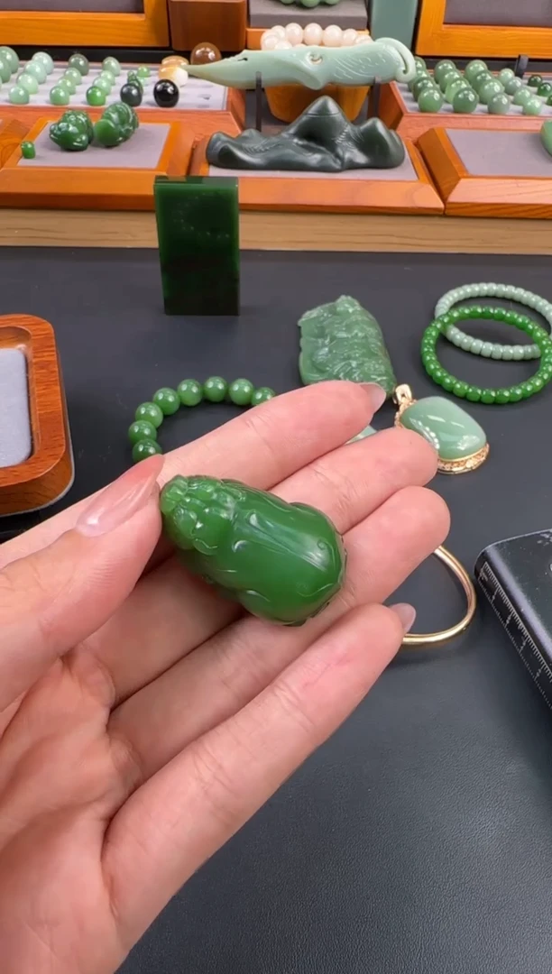 颈饰未镶嵌和田玉胡*吊坠