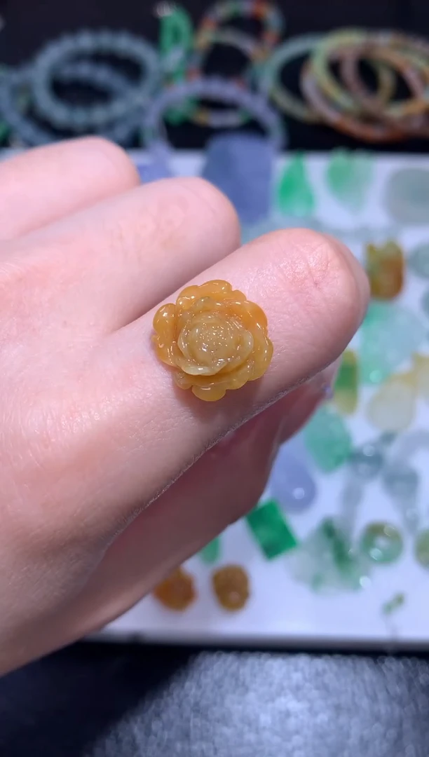 定制翡翠未镶嵌花