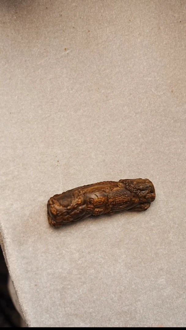 沉香手把件越南黑棋沉水貔貅手把件32g   8217