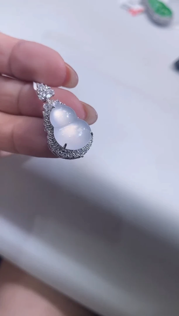 翡翠18K金镶嵌吊坠(不含链)葫芦