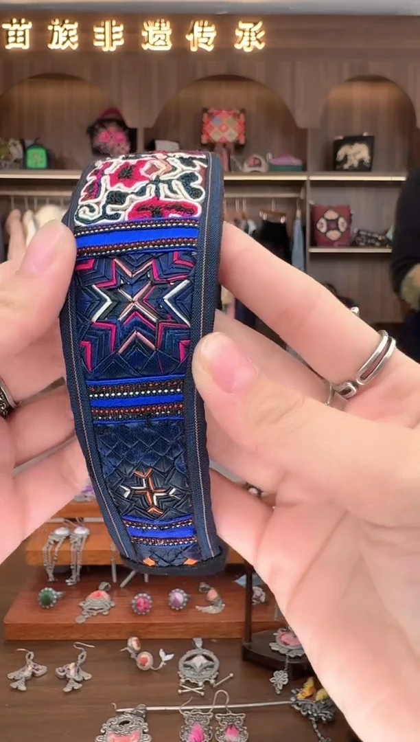 【闪购商品】织绣扶光苗绣传承L14