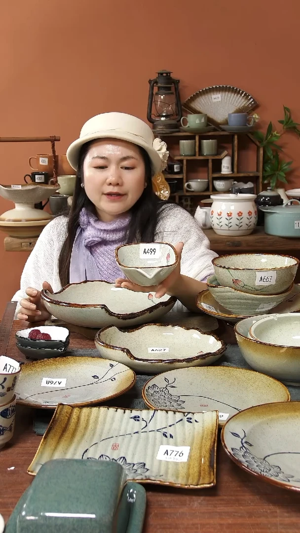 陶瓷A499 一只陶瓷带嘴方形碗可能微瑕12*6