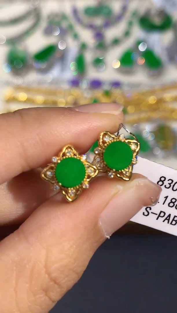 18K金镶嵌翡翠耳饰L1866多样性发其一
