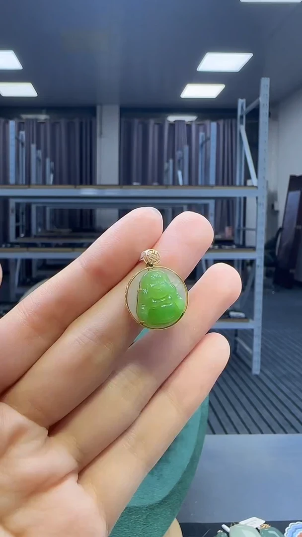 18K金镶嵌和田玉挂件1