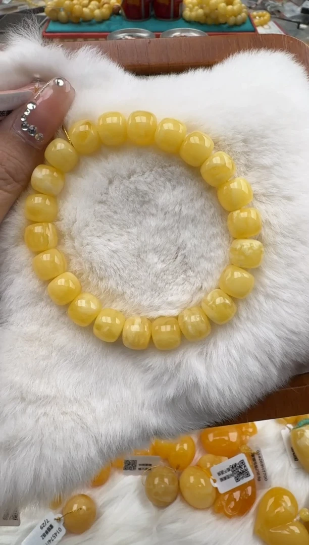 裸石琥珀未镶嵌于*木XD939