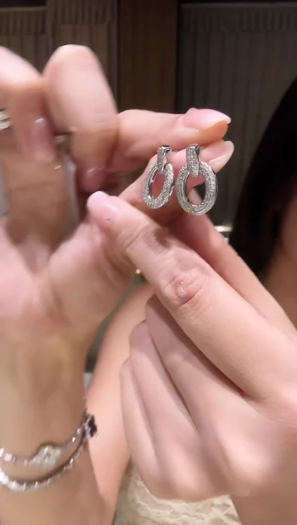 耳饰18K金镶嵌钻石甜甜圈