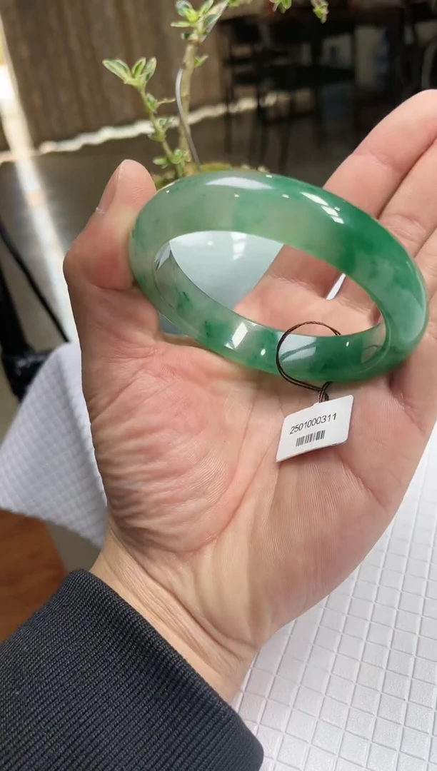 【闪购商品】石英质玉手镯未镶嵌非洲翠手镯多样性发货