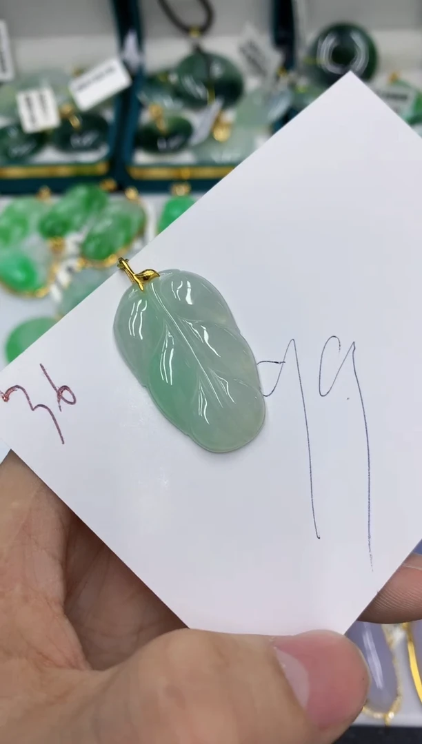 【闪购商品】翡翠颈饰18K金镶嵌号链接