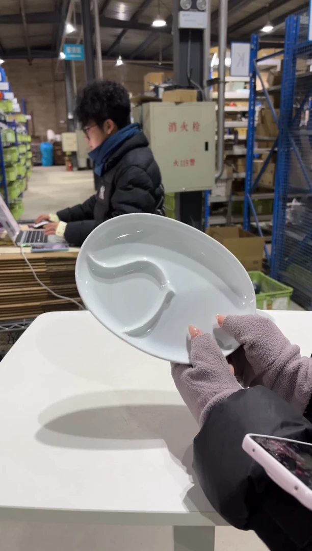 玻璃纸）白山pipi分餐盘（白)（厂家不做了））白山pipi分餐盘（白)