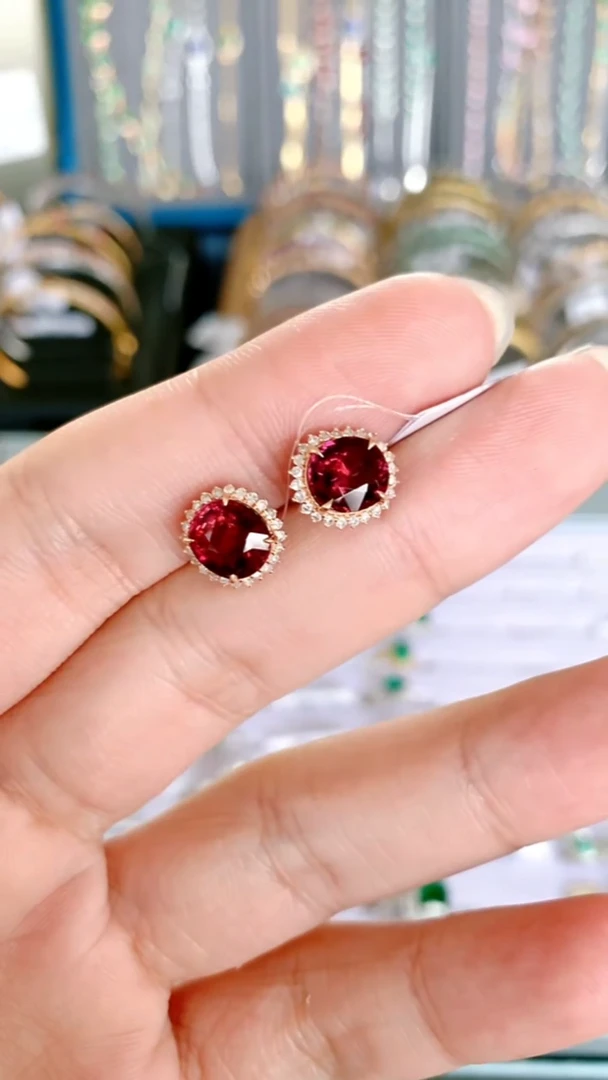 18K金镶嵌耳钉碧玺3.8克拉