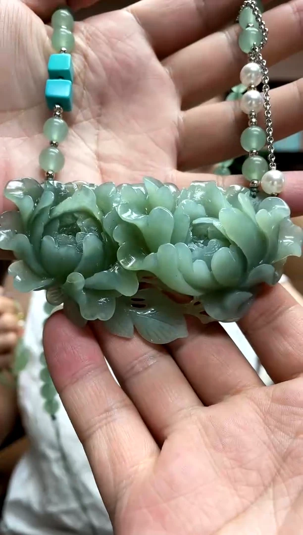 岫玉未镶嵌吊坠·