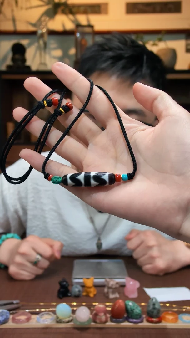 玛瑙/玉髓吊坠18K金镶嵌18K金玛瑙珠吊坠LW