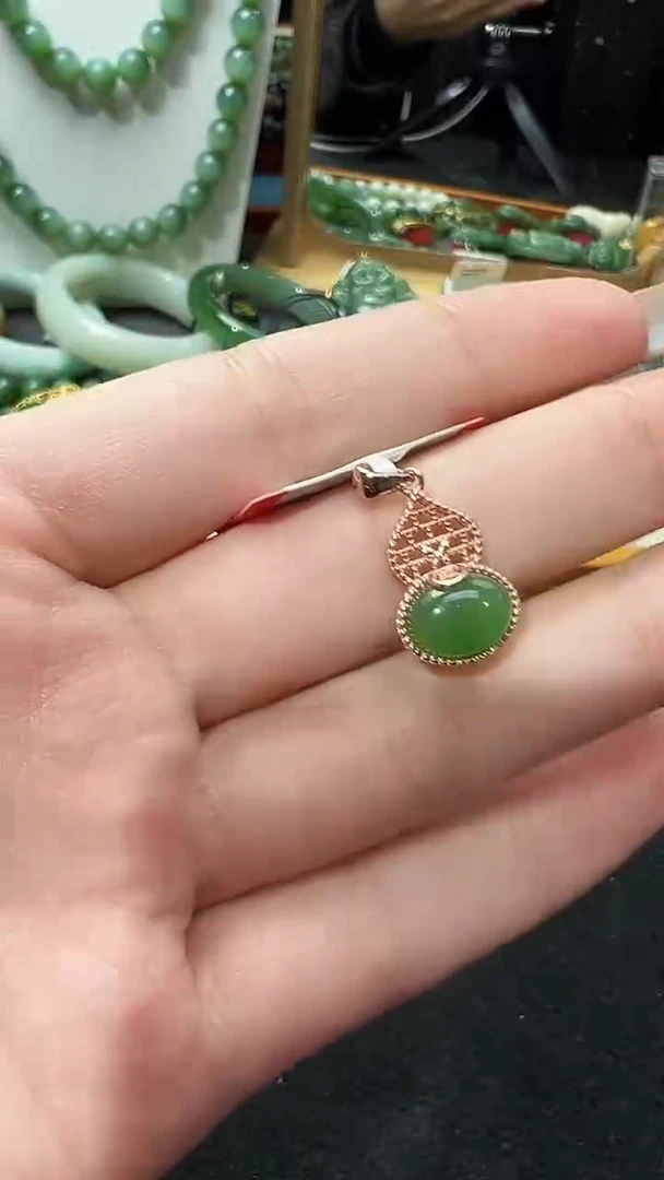 【闪购商品】和田玉吊坠(赠链)未镶嵌1