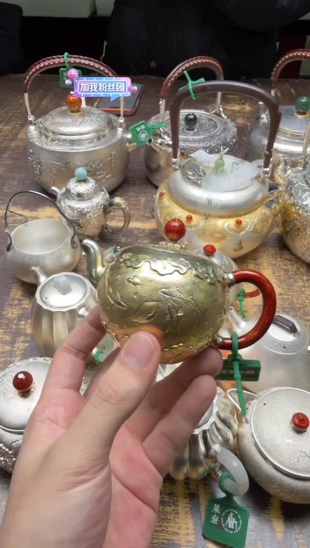 堇*.呆坐 鎏金錾刻游鱼戏莲掌上明珠壶