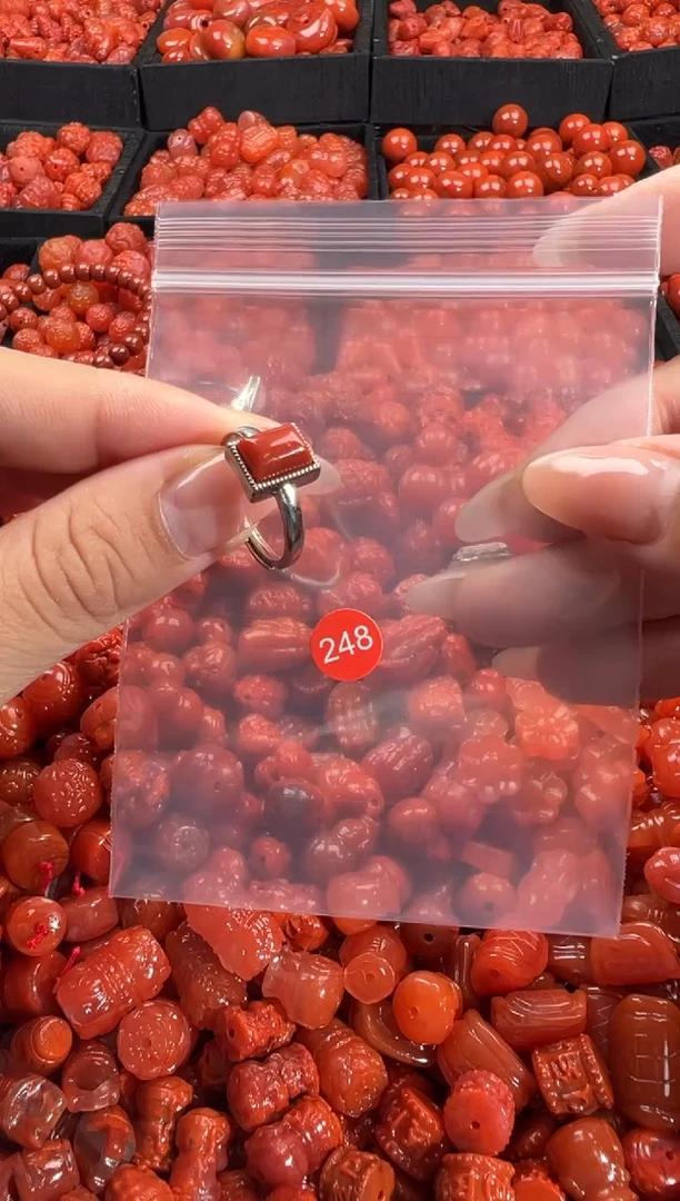 颈饰未镶嵌南红玛瑙1