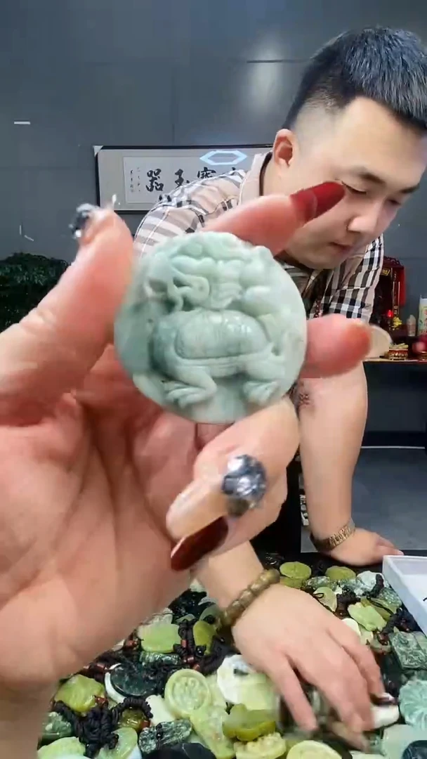 未镶嵌蛇纹石玉其他天然岫玉（多样性发其中之一）