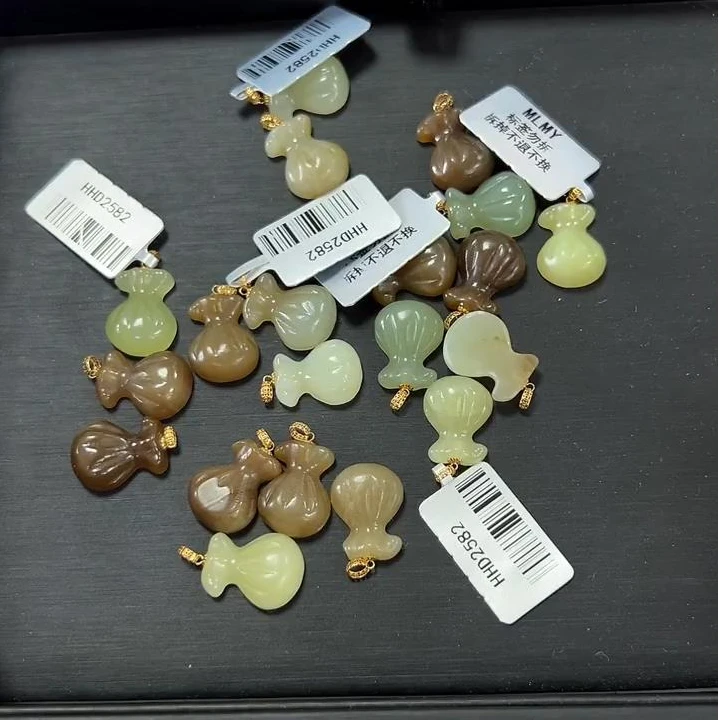 18K金镶和田玉福袋吊坠(多样性发1件) 2582