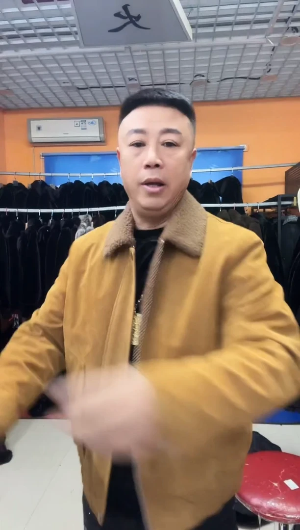 黄色上衣145斤穿