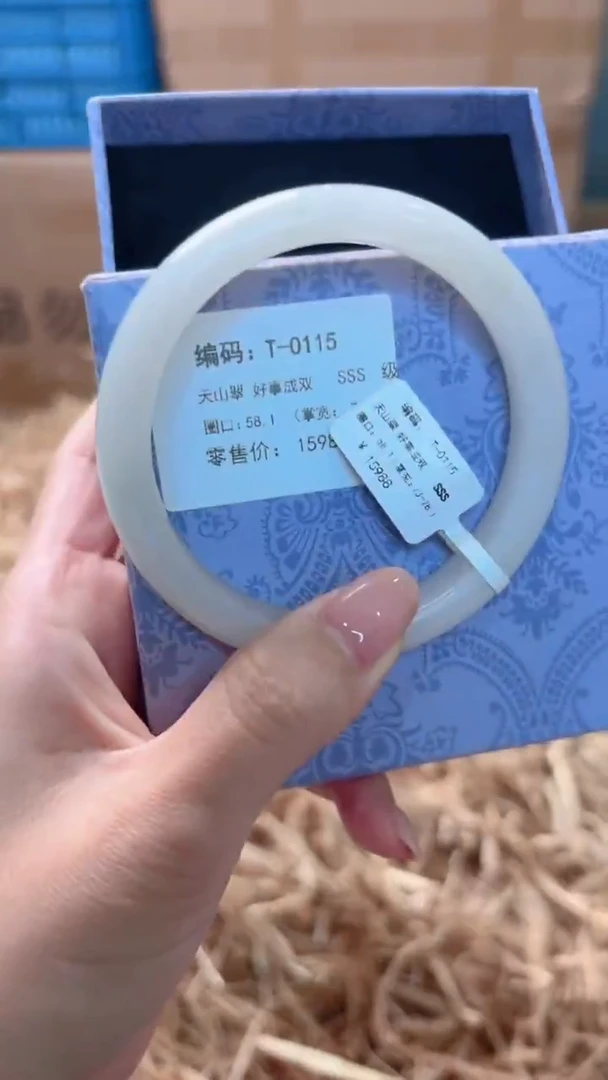 未镶嵌手镯石英质玉T-0115