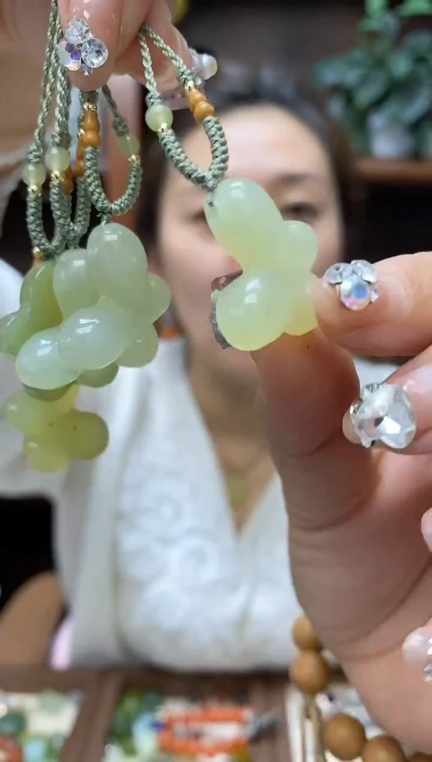 未镶嵌岫玉吊坠多样性发货其中发一蝴蝶