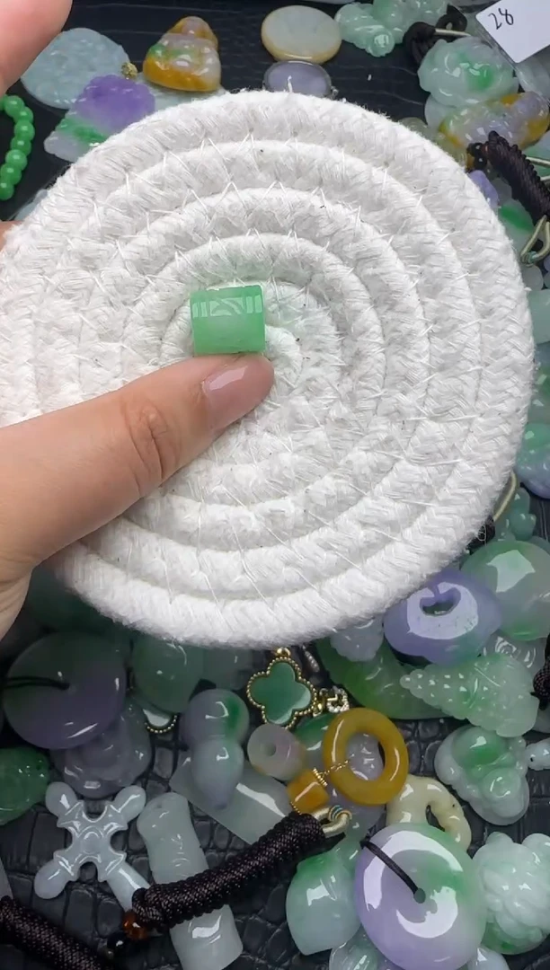 颈饰未镶嵌翡翠缅甸翡翠吊坠
