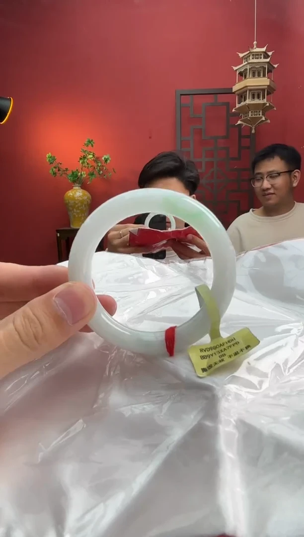 未镶嵌手镯（圆镯）翡翠翡翠手镯1