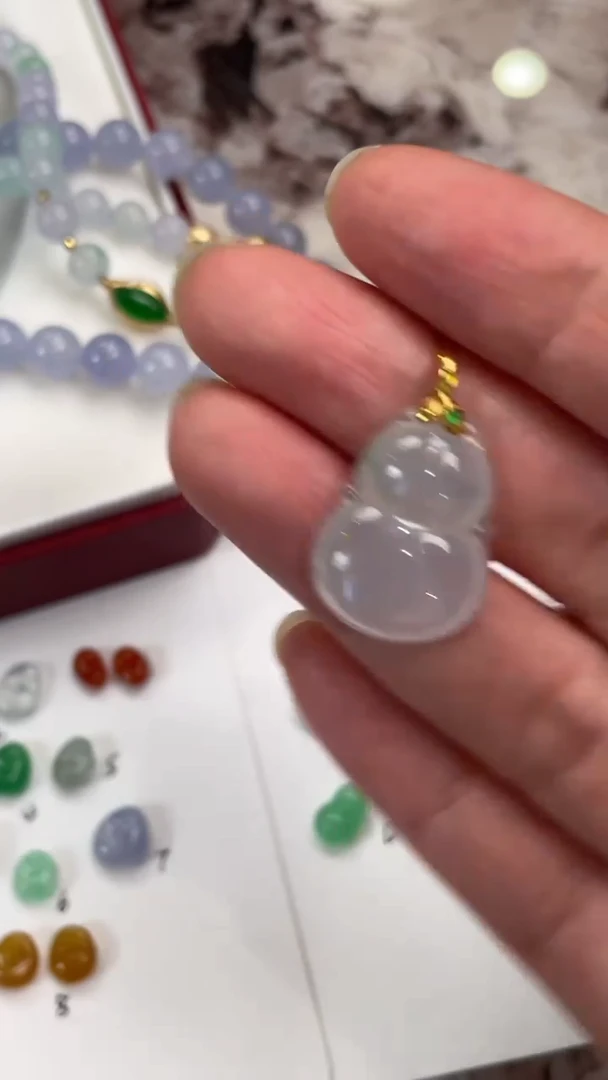 翡翠18K金镶嵌颈饰 天然缅甸翡翠吊坠