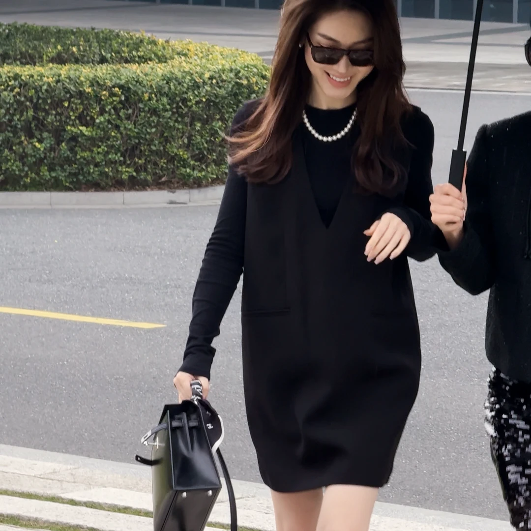 王嬛嬛MsLime24年‘半岛下午’显瘦气质时尚无袖连衣裙 HC2A0155