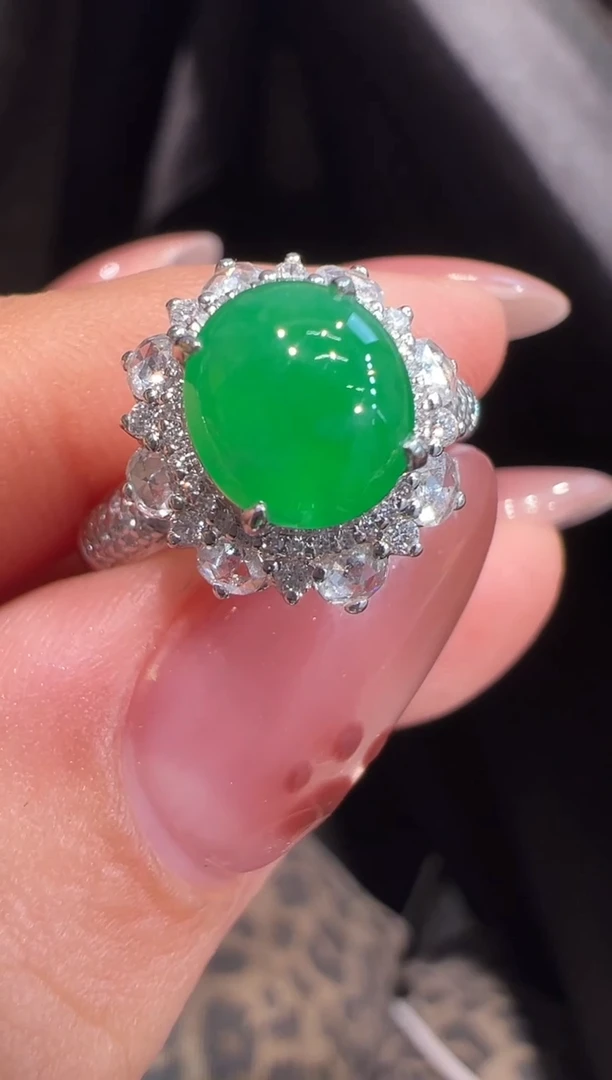 18K金镶嵌戒指翡翠戒指