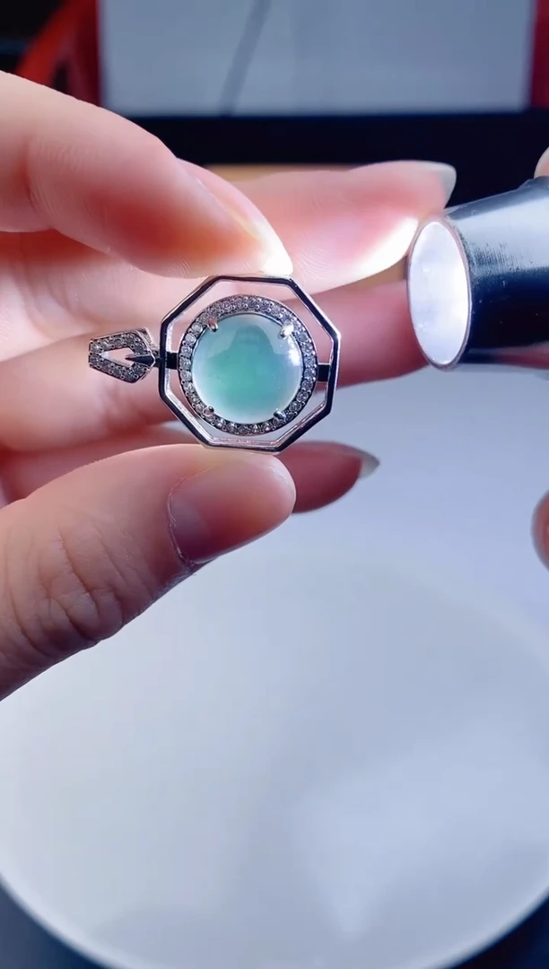 颈饰未镶嵌翡翠