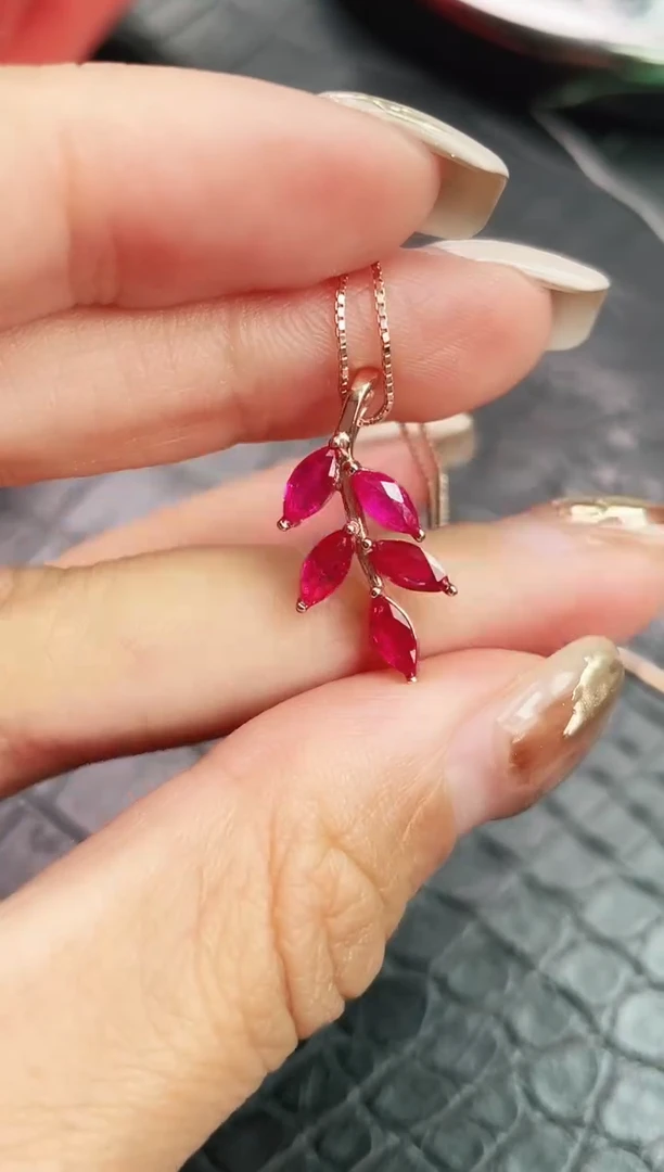颈饰银S925镶嵌红宝石吊坠