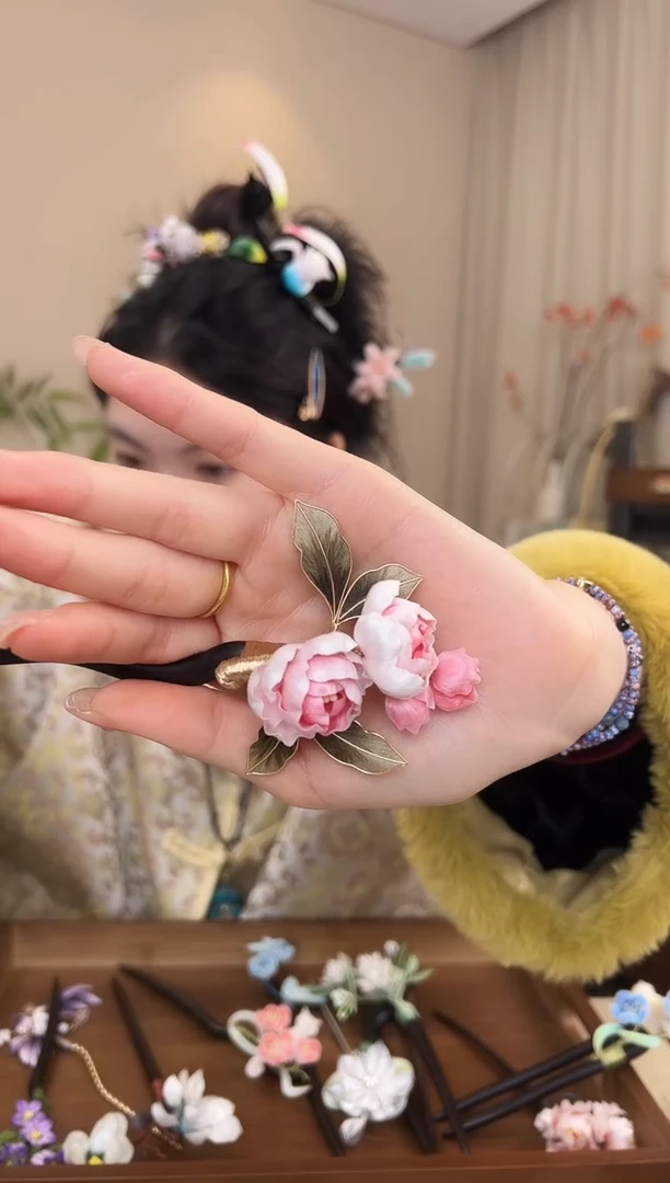 刺绣喵**～粉白色芍药发簪