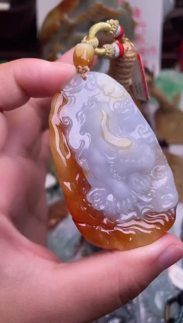 颈饰未镶嵌翡翠谛听