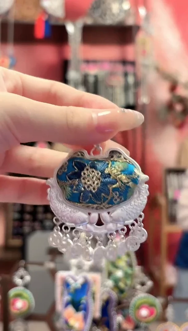 织绣云织谣民族风精美饰品   50