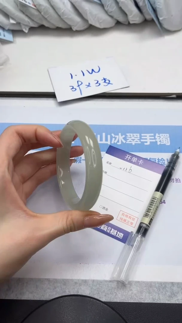 未镶嵌手镯石英质玉V116-62