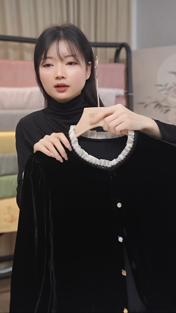 u****4黑丝绒黑色上衣