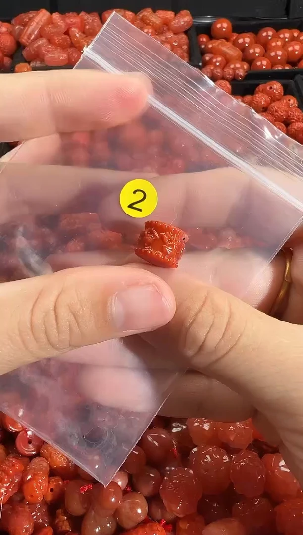 颈饰未镶嵌南红玛瑙1